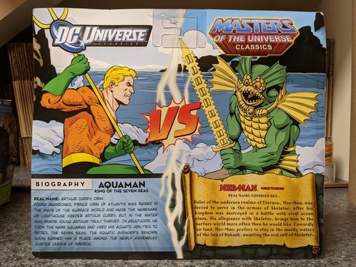 Aquaman vs Mer-man DC Universe vs. MOTU Clásicos Nuevo en Paquete Mattel Toys R Us - Imagen 2 de 4