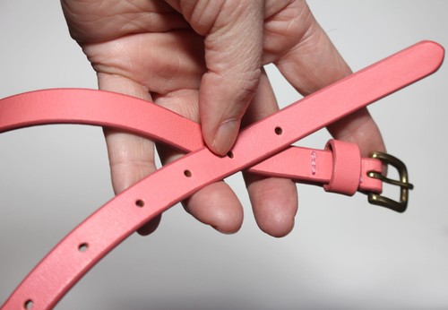 AEO American Eagle Outfitters Skinny Pink Leather Belt - Size M/L - 43" Long - Picture 4 of 8