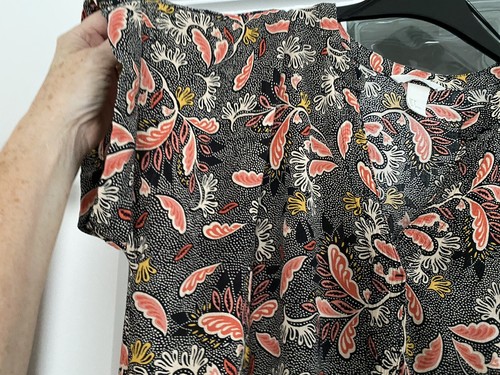 H&M LADIES CAP SLEEVE BLOUSE TOP MEDIUM BLACK FLORAL - Picture 5 of 10