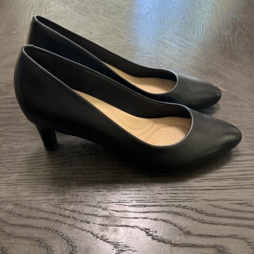 Clarks Artisan Womens Calla Rose Black Leather 2 Inch Heels Size 6.5 M Very Good - Picture 2 of 16
