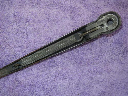 86 - 94 Classic SAAB 900 Convertible Right Wiper Arm D2 - Picture 6 of 7