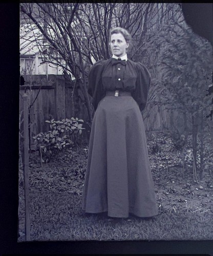 GLASS NEGATIVE c1910 LADY Posing in Garden NORFOLK - Picture 2 of 4