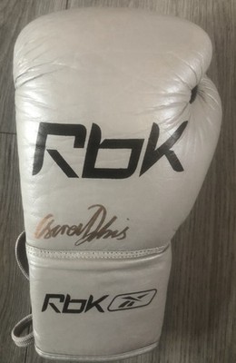 Caroline Dubois signierter Reebok Boxhandschuh
