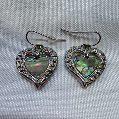Pendientes colgantes corazón abulón enchapados en plata - Imagen 7 de 8
