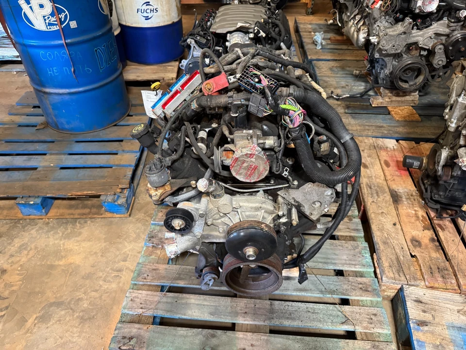 2000-2004 CHEVY TAHOE YUKON SUBURBAN 5.3L VIN T 8TH DIGIT ENGINE MOTOR - Image 2 of 4