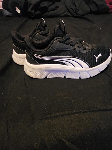 Puma Kids Size US 12c Black And White Slip On Shoes With Faux Laces - Picture 2 of 4