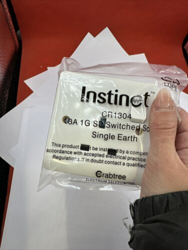 Box mit 10 x Crabtree Instinct CR1304 13A 1G Schaltsteckdose Einzelerde (139) - Bild 12 von 13