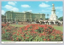 Postcard Buckingham Palace, London The Royal Horseguards c1986