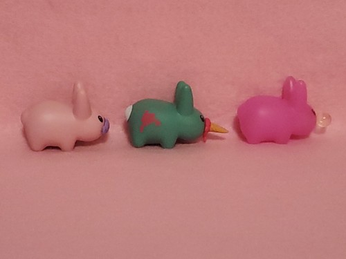 FRANK KOZIK FOR KIDROBOT LABBIT HAPPY MINI VINYL FIGURES SET OF 3 RABBIT - Picture 4 of 5