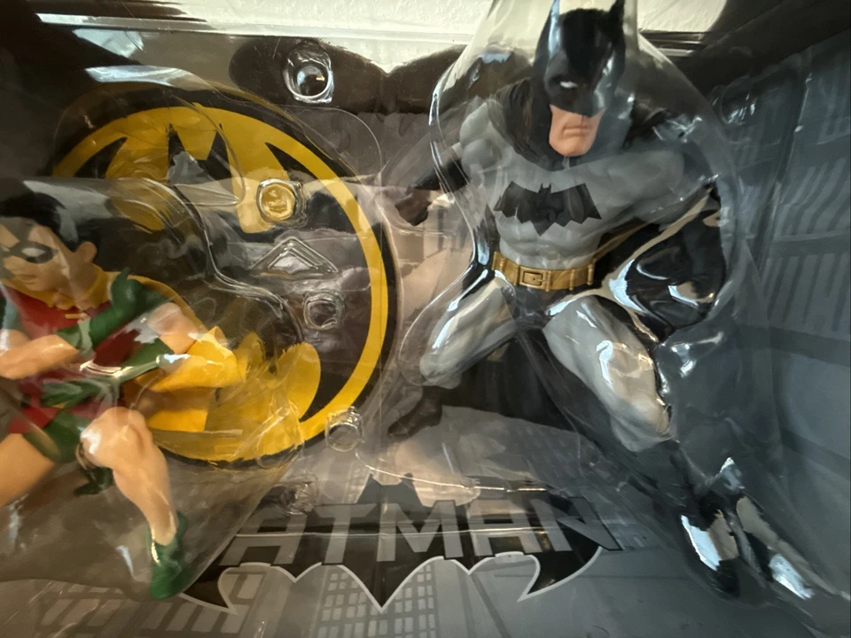 BATMAN & ROBIN TWO PACK ARTFX+ STATUE 1/10 Scale Pre-Painted Figure KOTOBUKIYA - Image 3 of 4