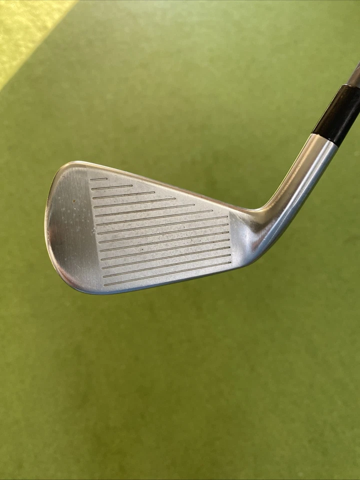 Used RH TaylorMade P790 UDI 2 Iron HZRDUS Smoke 90g Graphite Stiff Flex - Image 3 of 4