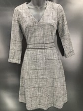 Banana Republic Gray Plaid 3/4 sleeve V-neck Classic Fit & Flare Dress Size 2