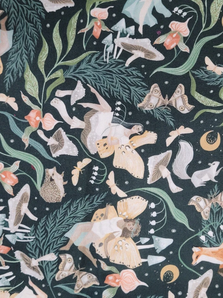 Tela de algodón Rae Ritchie para Dear Stella hadas del bosque, seta en verde oscuro Foto 4 de 4
