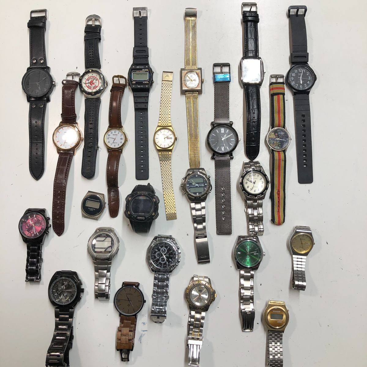 Approx 24 Assorted Mens Watches Untested Vintage New Parts  display picture 2