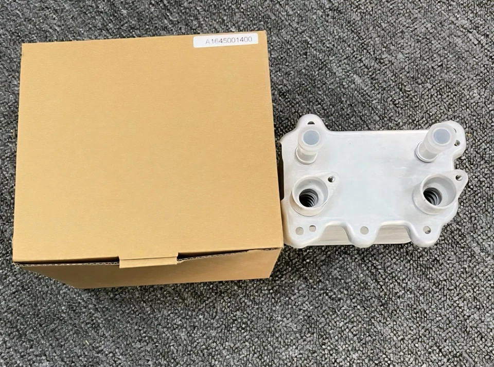 Mercedes AMG Ml63 W164 Engine Oil Cooler 1645001400 - Image 3 of 3