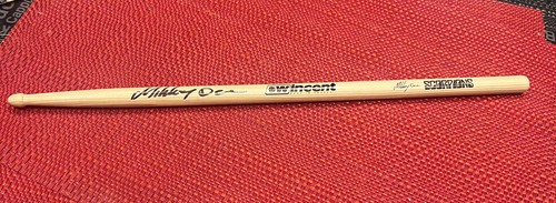 Wincent Mikkey Dee Signature Drumstick Scorpions (Hand Signed )๐ฆ๐บ2020 - Picture 12 of 12