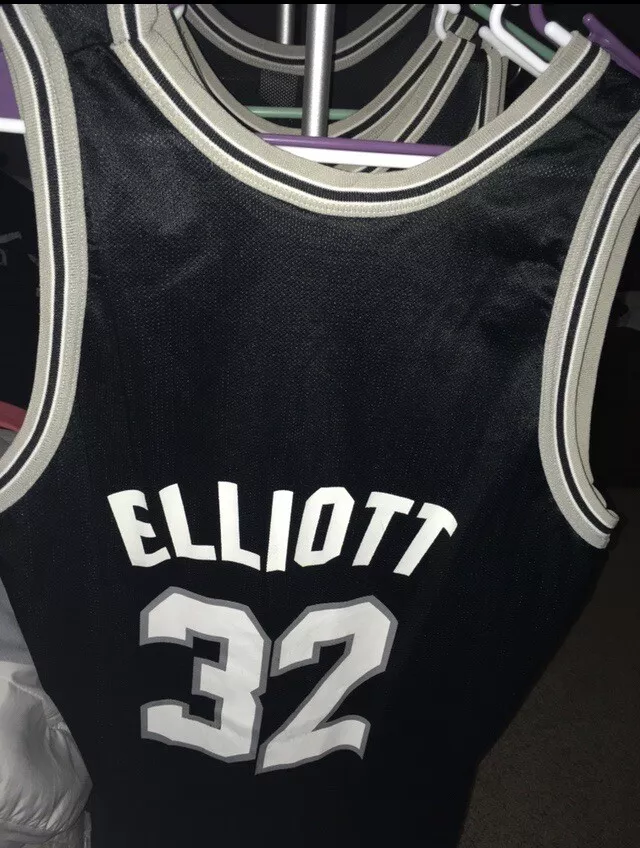 Spurs top blackout jersey