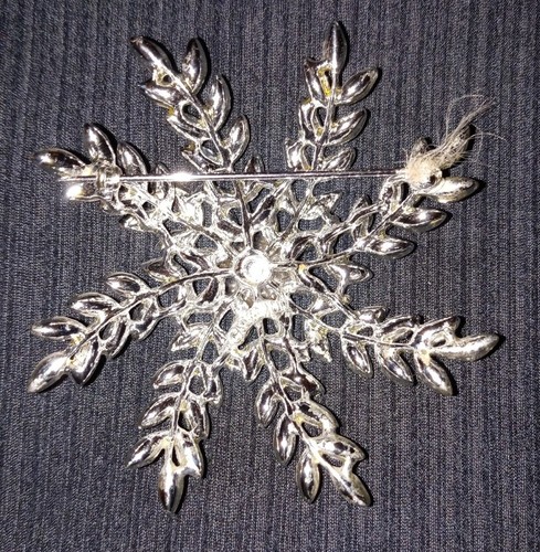 VINTAGE RHINESTONE SNOWFLAKE BROOCH/PIN SILVERTONE SIGNED SARA COVENTRY - Picture 6 of 7