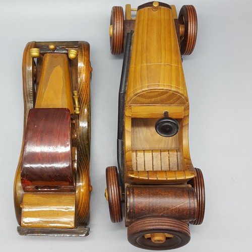 Zwei markenlose altmodische Holz Modellautos, 9,5" und 12" lang, Räder funktionieren - Bild 6 von 9