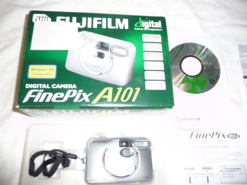Fujifilm FinePix A101 1,3 megapixel fotocamera digitale con manuali e scatola 128 MB + 8 MB di memoria - Foto 3 di 10