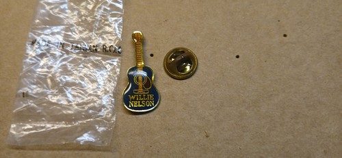 Vintage Akustikgitarre geformter Pin - Shirt / Hut Pin - (1 1/2 Zoll lang)