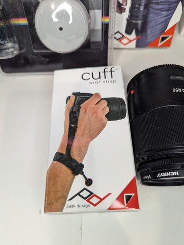 Sony Alpha DSLR-A200 10.2MP Digital SLR Camera with 18-70mm and 75-300mm lenses - Picture 12 of 18