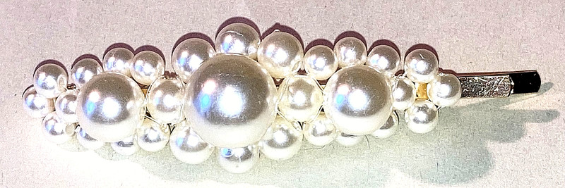 • FAUX PEARL BARRETTE • PRETTY! •