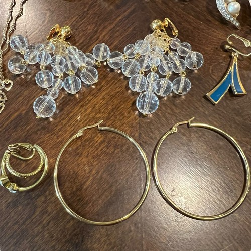 Vintage To Now Mixed Jewelry Lot, Gold Gold Tone - Picture 4 of 10