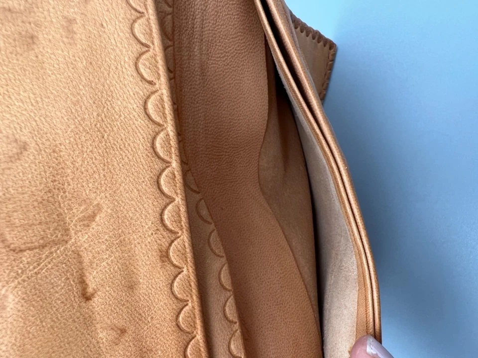 Cartera sin asas de cuero en relieve Venezuela hecha a mano con bolsillo para monedas tarjetero Foto 4 de 4