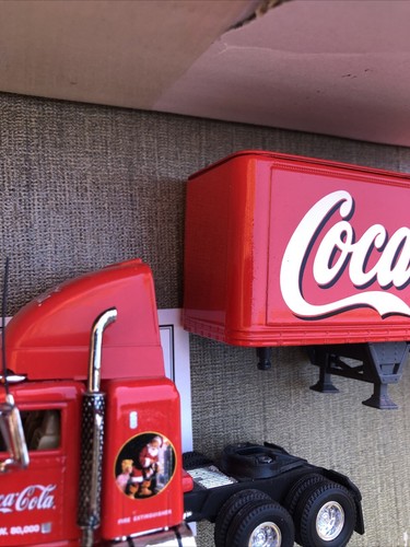 Matchbox Ultra Collectibles Peterbilt Christmas Coca Cola Die Cast Truck Santa - Picture 7 of 14
