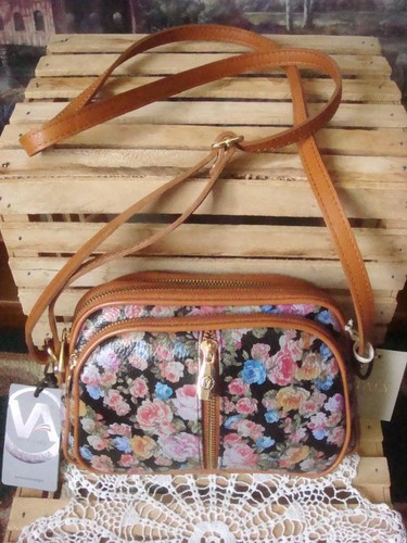 NWT VALENTINA BLACK, FLORAL & TAN LEATHER CROSSBODY 3 ZIP SECTIONS MADE IN ITALY - 第 1/12 張圖片