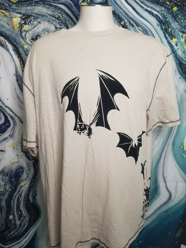 Mens XXL Walt Disney World 2017 Halloween T Shirt Bats Mickey Mouse  - Picture 1 of 5