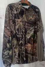 Size Large  42/44 Mossy Oak Light Weight 3/4 Zip Pull Over New Without Tags.