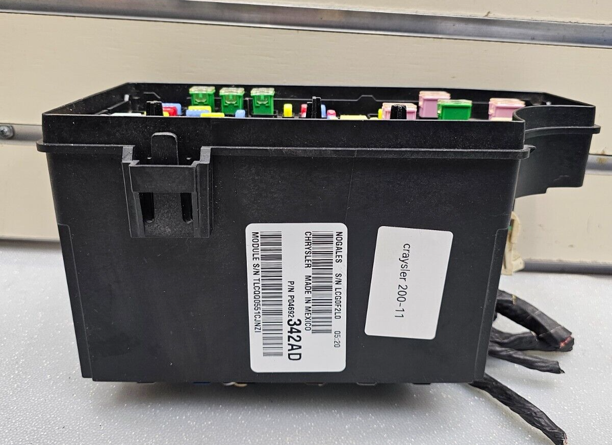 Used Mopar TIPM Fuse Box – Fits 2011-2013 Avenger & Chrysler 200 – P04692346AD