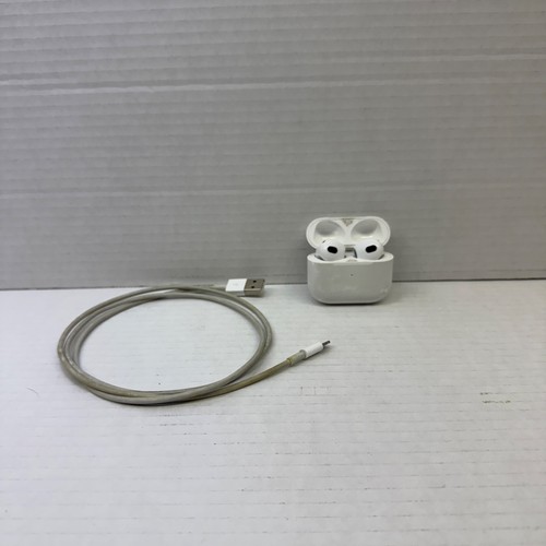 Écouteurs Apple AirPods 3ème génération avec étui et chargeur - Photo 2 sur 8
