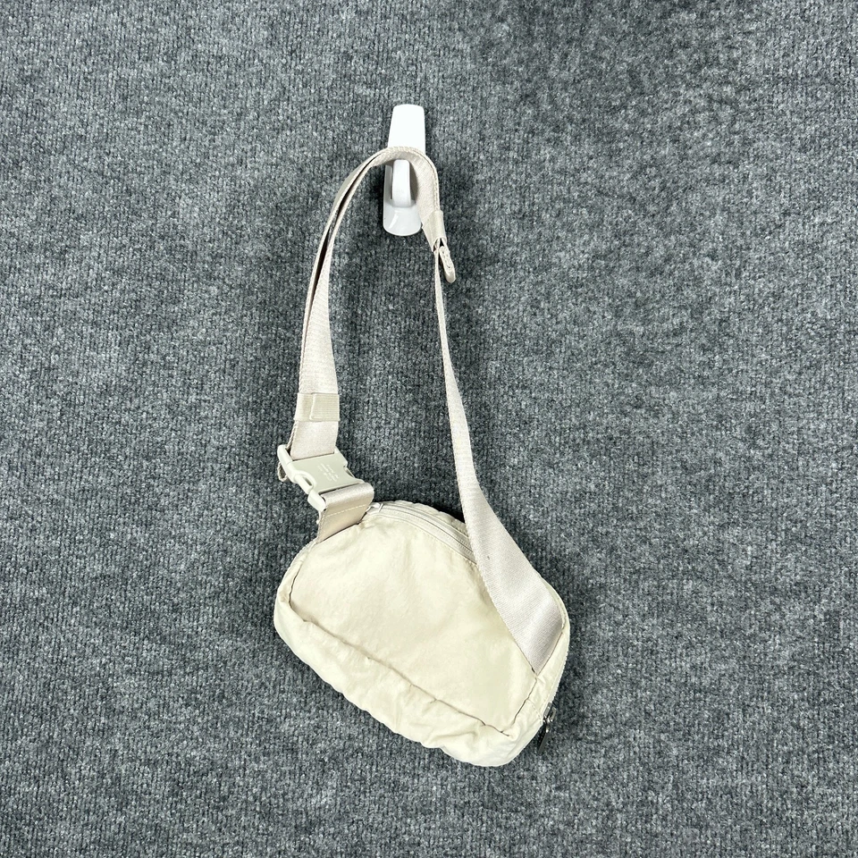 Bolso Cinturón Lululemon Everywhere 1L Talla Única Blanco Marfil LU9AZ5S Manchas Foto 2 de 4