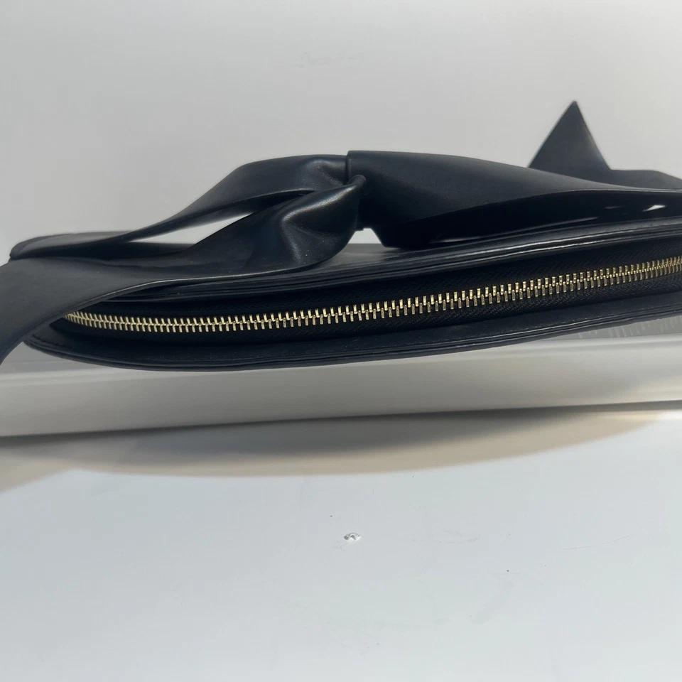 Cartera clutch con arco negra A New Day. NUEVO sin etiquetas. 11 1/2x 6 pulgadas Foto 4 de 4