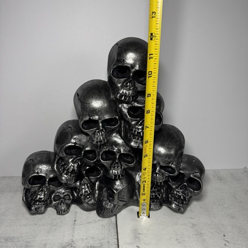 Halloween Teschio Impilato Piramide Luce LED Decorazione Gotico Horror RARO - Foto 11 di 12