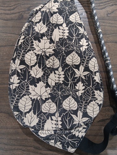 KAVU Rope Sling Crossbody Bag White/Black/Gray Leaves Print - Free Shipping - Picture 7 of 7