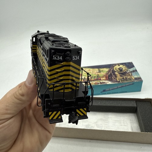 HO Athean Nickle Plate Road GP9 #534 Lokomotive angetriebener Zug Motor - Bild 8 von 14