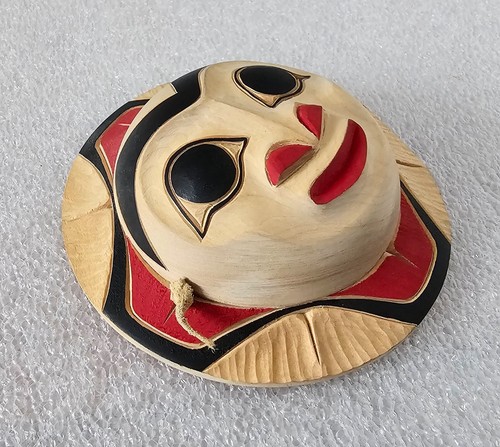 Randy Adams "Mond" Maske gelb Zedernholz Kunstschnitzerei Nordwestküste v. Chr. signiert - Bild 2 von 9