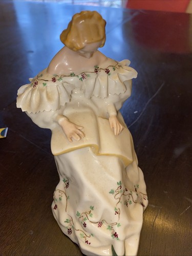 Vintage Lenox Figurine ‘The Reader’ Woman in Colonial Style Dress Stamp On Base - Picture 6 of 10