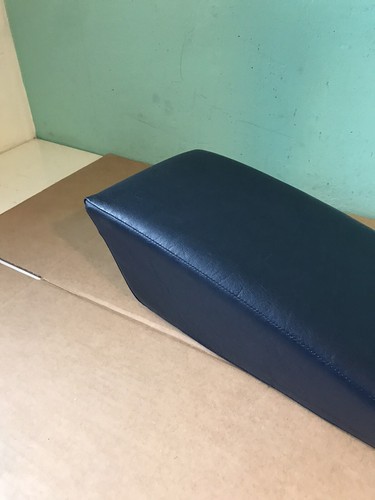 Mercedes Benz W123 300CD Coupe Rear Center Console Cushion Blue - Picture 5 of 7
