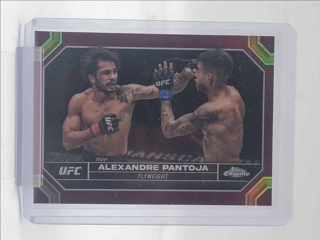ALEXANDRE PANTOJA 2024 TOPPS CHROME UFC MAGENTA REFRACTOR Q2444