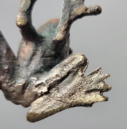 *B3) Coppia di statuine rana in ottone in miniatura vintage marcate dall'artista - Foto 3 di 23