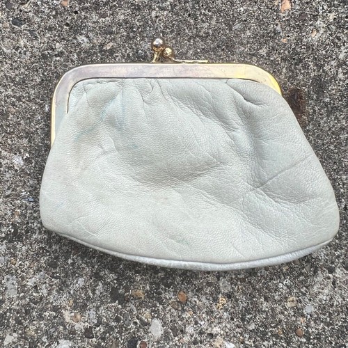 Womens Leather White Coin Purse Brass Kiss Clasp Vintage Retro Glam Mini 70s - Picture 2 of 4