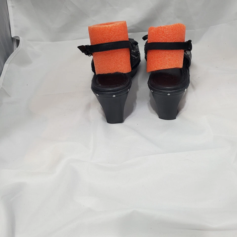 B Makowsky Cuero Negro Punta Abierta Eslinga Negro Astilla Tachonada Tacones de Cuña 9 M Foto 2 de 4