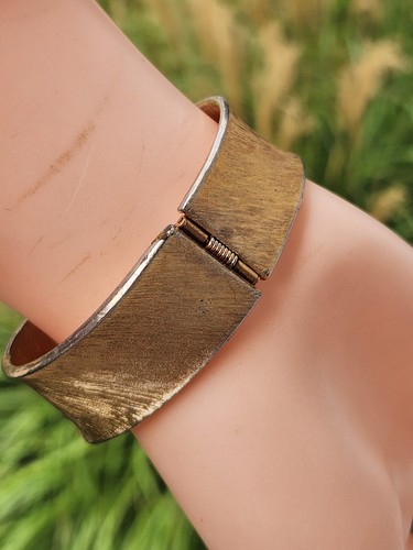 Vintage Signed Crown TRIFARI Brushed Goldtone Hinged Cuff Clamper Bracelet - Picture 7 of 16