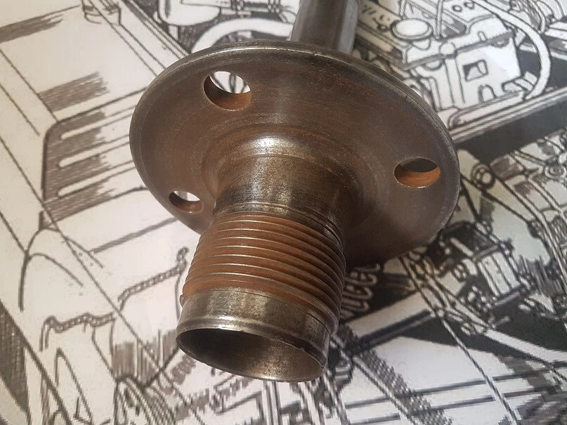 Lotus ELAN 26R Rear Knock off hub LH Thread  Genuine factory parts - Image 3 of 4