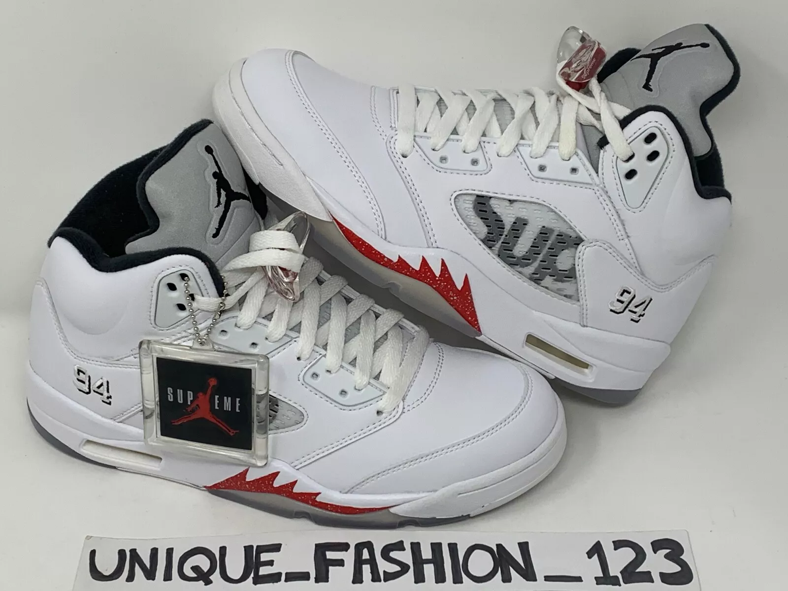 NIKE AIR JORDAN V 5 RETRO X SUPREME US 8,5 UK 7,5 42 824371 101 BLANC FEU ROUGE